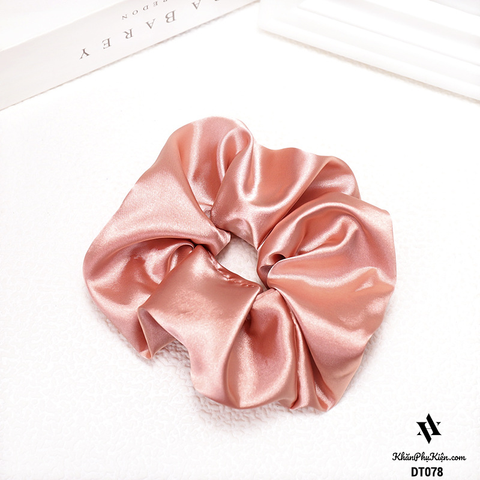 Cột Tóc Scrunchies Vải Lụa Satin Màu Hồng Phấn - Mã DT078