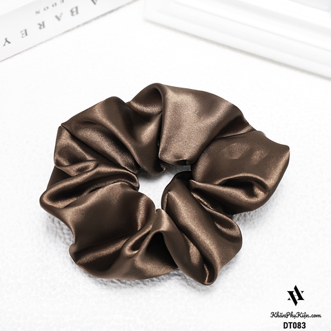 Cột Tóc Scrunchies Vải Lụa Satin Màu Nâu - Mã DT083