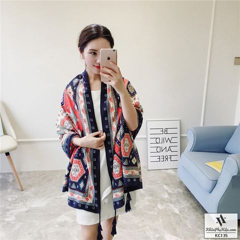 Khăn choàng cổ nữ với chất liệu cotton, chất liệu lụa nên rất là nhẹ và rất là thướt tha