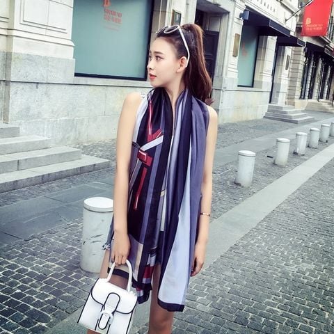 Quà tặng 20/10 cho sếp nữ, vợ, cô giáo, giáo viên nữ, mẹ và bạn gái, người yêu nữ quà tặng khăn choàng cổ lụa Họa Tiết Dây Nơ Phối Nhiều Màu Nền Tím - Lụa Silk - 180x90cm - Mã KS168