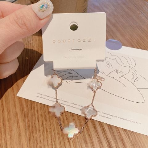 Lắc Tay Nữ - Vòng Đeo Tay Nữ Đẹp Titan Cao Cấp* Hoa Cúc 4 Cánh - Mã VB005