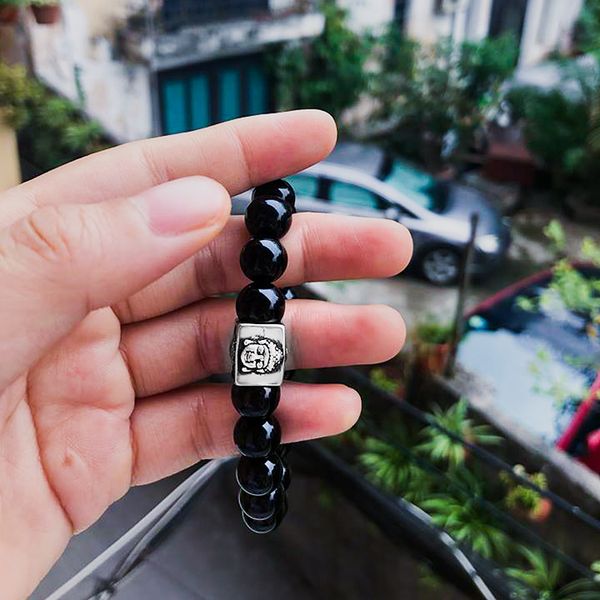 Vòng tay phong thủy charm Phật giáo đá mã não thép titan Vtpt007