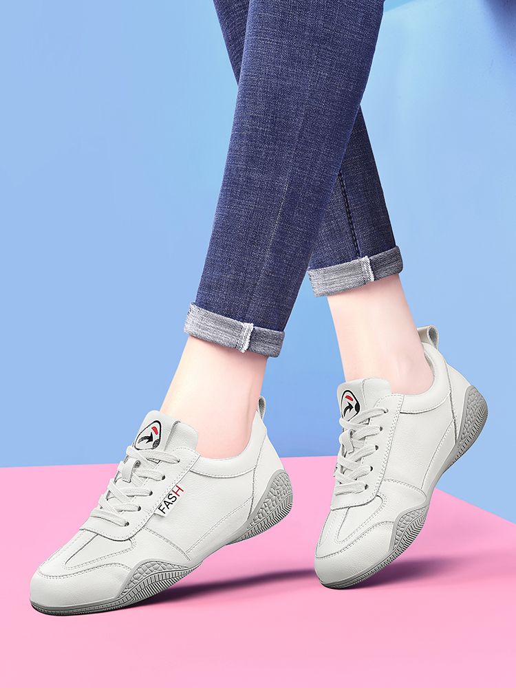 ￼Giày thể thao nữ da chống trượt dễ phối đế dày dây buộc thoải mái GDG206