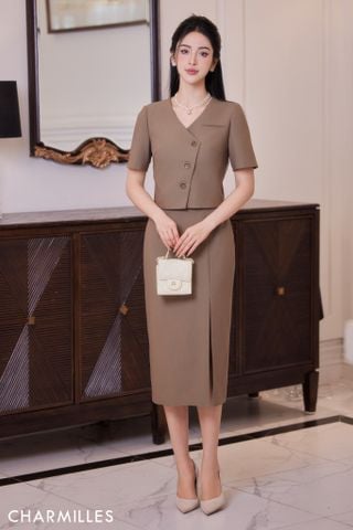 Chân váy xẻ gấu trước