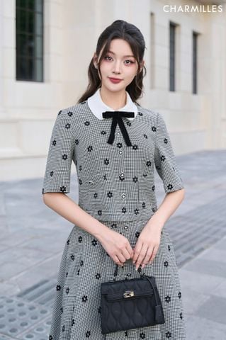 Áo đính hoa phối nơ cổ