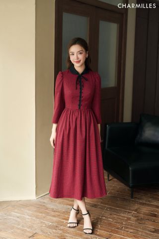 Đầm kẻ phối nơ