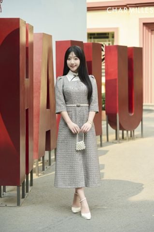 Đầm chấm bi cổ phối