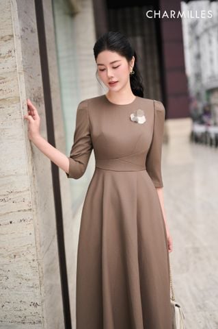 Đầm đính charm ngực