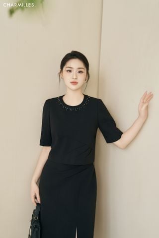 Áo cổ đính hạt