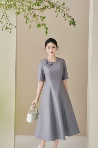 Đầm cổ nơ lệch