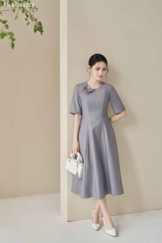 Đầm cổ nơ lệch