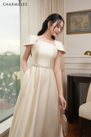 Đầm cổ vuông đính cườm