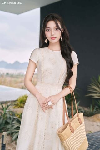 Đầm thêu dáng xòe