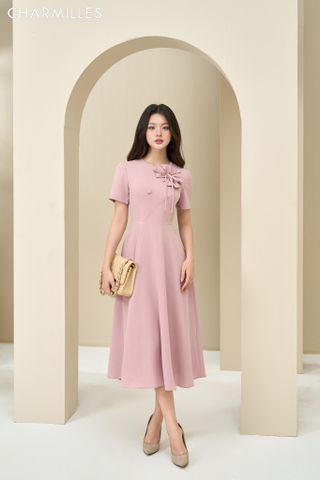 Đầm cổ tròn đính hoa