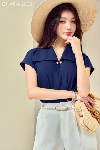 Áo cổ bẻ đính khuy cổ