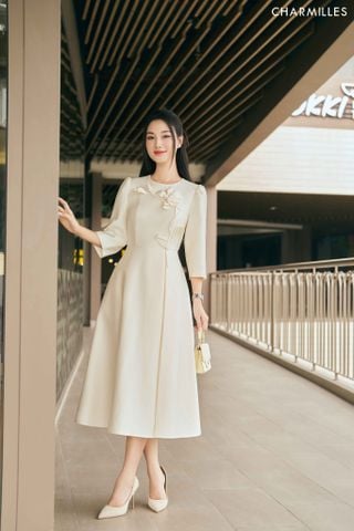 Đầm phối hoa ngực