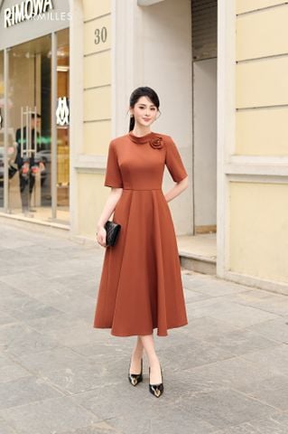 Đầm dáng xòe cổ cuộn hoa