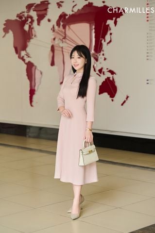 Đầm cổ khuyết đính trai