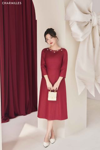 Đầm cổ đính đá