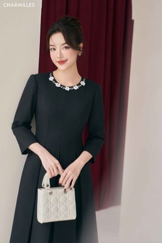 Đầm cổ đính hoa ngọc