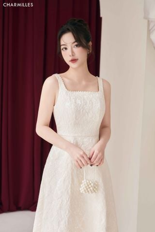 Đầm thêu hoa phối viền ngọc