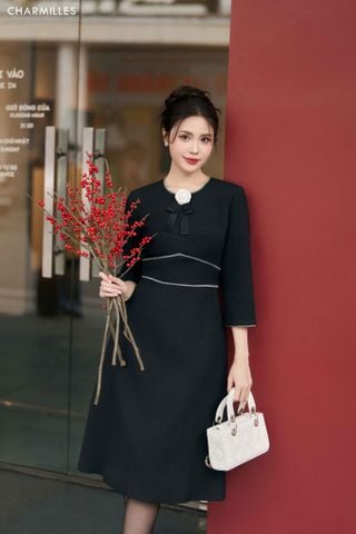 Đầm cổ lé