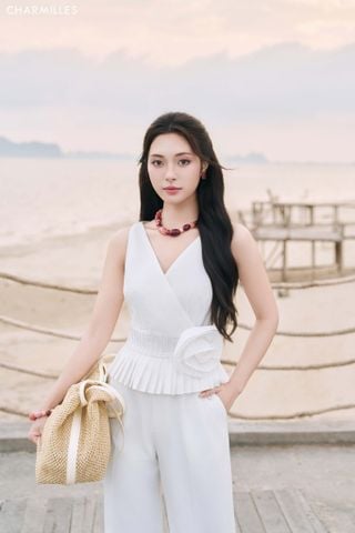 Áo xếp ly đính hoa eo