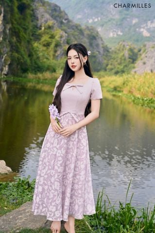 Đầm vạt hoa đính nơ ngực