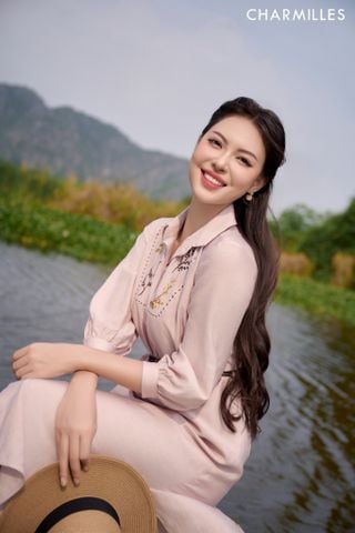 Đầm tay lỡ thêu hoa