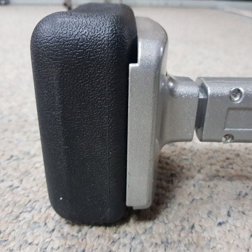  Kích dùng kéo căng thảm 