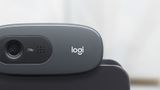  Webcam Logitech C270 720p HD - Góc cam 55 độ, micro giảm ồn, tự động chỉnh sáng cho Video Call, chụp ảnh 3MB, phù hợp PC/ Laptop - Hàng Chính Hãng 