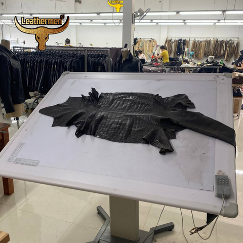 Áo khoác da cá sấu