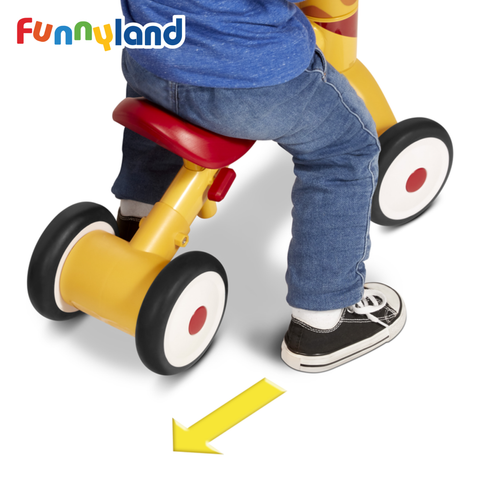 Xe chòi chân Radio Flyer Lil' Racers: Patches the Giraffe