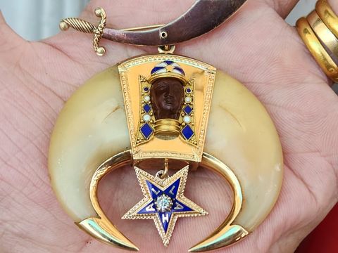  mặt dây chuyền cổ xưa masonic vàng 14k hơn 120 năm tuổi 