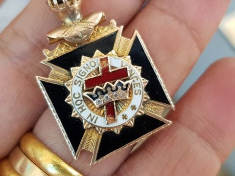  mặt dây chuyền dấu ấn thánh 