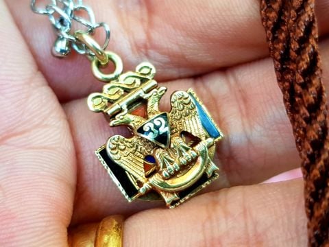  mặt dây chuyền Masonic vàng 14k 
