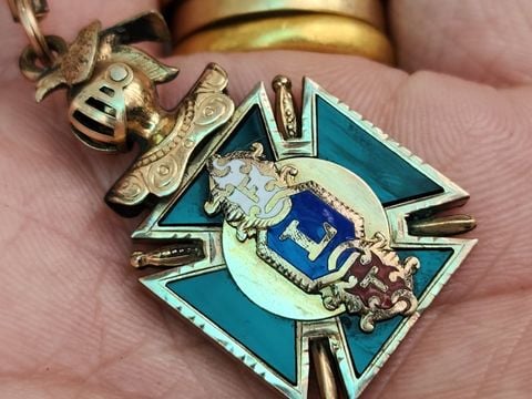  mặt dây chuyền hội hiệp sỹ Knight FLT cổ xưa 