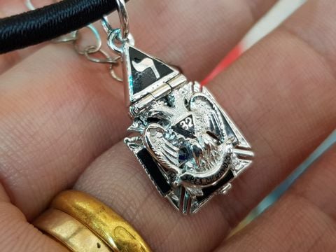  mặt dây chuyền masonic knight vàng 10k 