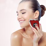  K-SKIN KD817 Facial Scratch Pad Dredge Meridian Làm dịu mệt mỏi Tấm Scraping Electric Massager Làm dịu căng thẳng Sạc USB (Đỏ) 