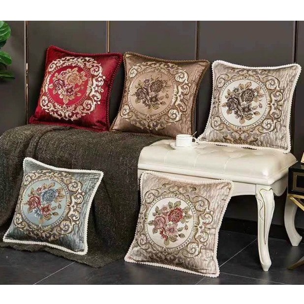 Gối Tựa Nhung Thêu Hình Phạm Gia 45X45 Cm