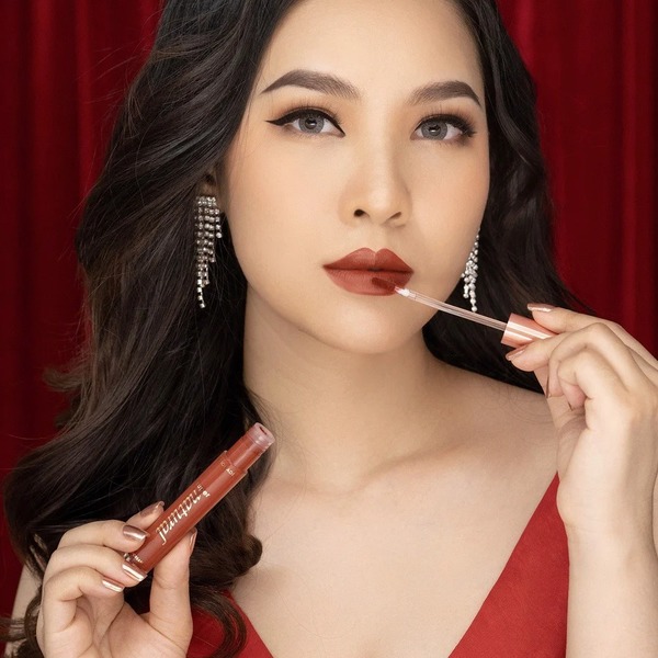 Hình ảnh Son Kem Lì Lâu Trôi Lemonade Super Natural Matte Lip Cream Màu Đỏ Đất #05 Hot As Fire 5g Hình ảnh Son Kem Lì Lâu Trôi Lemonade Super Natural Matte Lip Cream Màu Đỏ Đất #05 Hot As Fire 5g