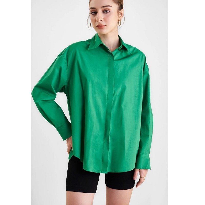 Áo sơ mi cổ đức basic dáng rộng màu xanh lá VENUSSECRET #1 Áo sơ mi cổ đức basic dáng rộng màu xanh lá VENUSSECRET