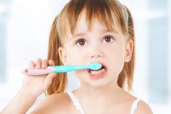 ELMEX KINDER  - Kem đánh răng bảo vệ sâu răng hiệu quả cho trẻ em từ 2-6 tuổi, 50 ml