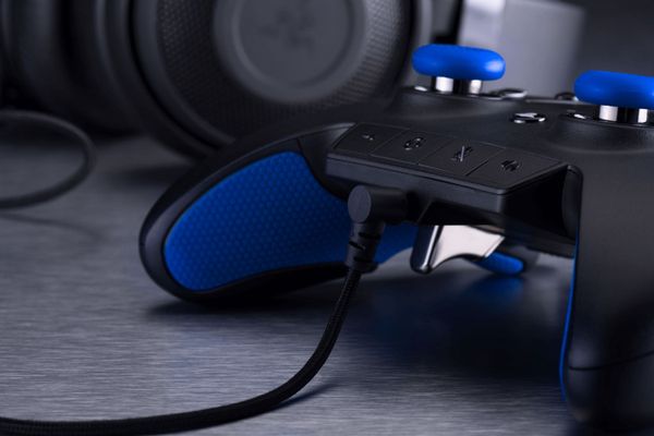 Tay cầm Razer Raiju PS4