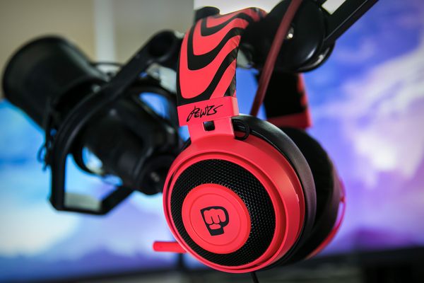 Tai nghe Razer Kraken Pro V2 PewDiePie