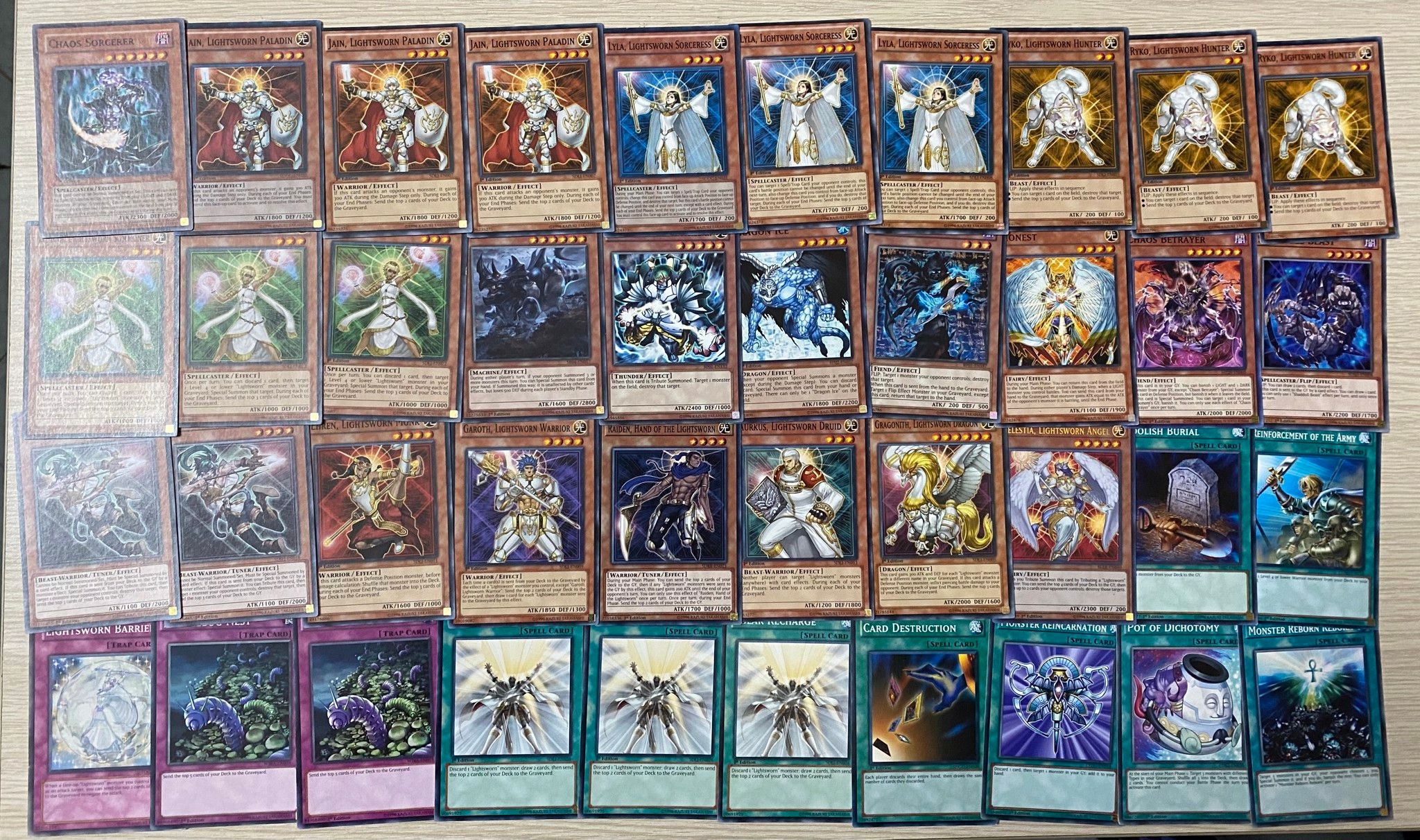 Deck Lightsworn xếp sẵn