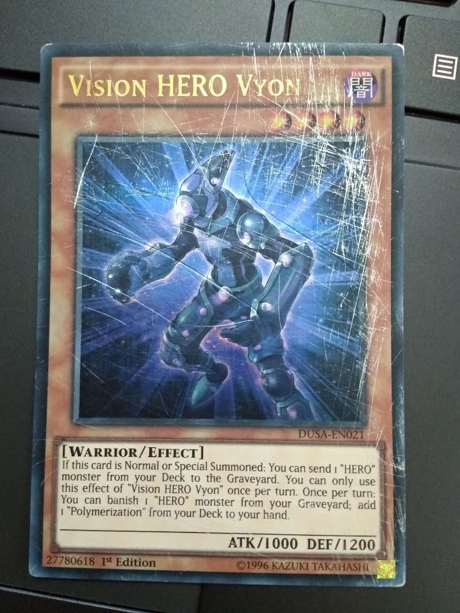 [ UK ] Vision HERO Vyon - DUSA-EN021 - Ultra Rare 1st Edition (Heavy Damaged 50%)