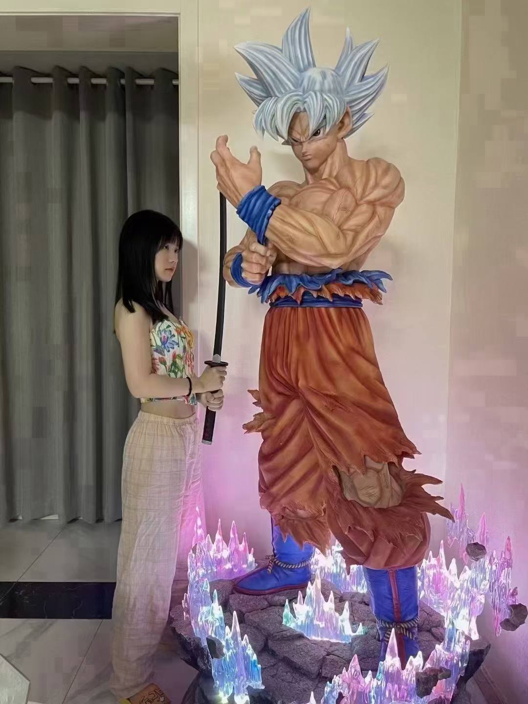 Mô hình Son Goku Super Saiyan 4 đứng nhìn thẳng phía trước  Thế Giới Nhân  Vật