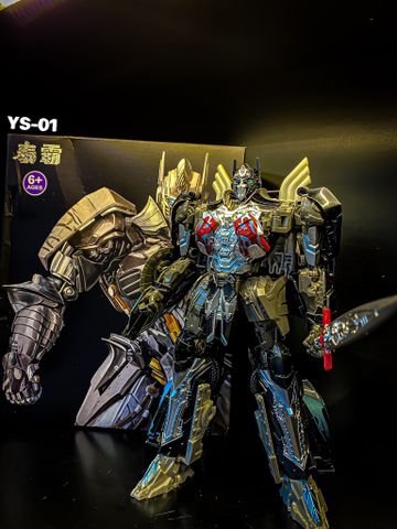 Đồ chơi mô hình ô tô biến hình robot Transformer Optimus Prime #40 Đồ chơi mô hình ô tô biến hình robot Transformer Optimus Prime