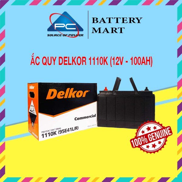 Ắc quy Delkor 1110K 12V 100Ah kèm vỏ hộp và bình thực tế, góc nghiêng phải, tem Delkor Commercial